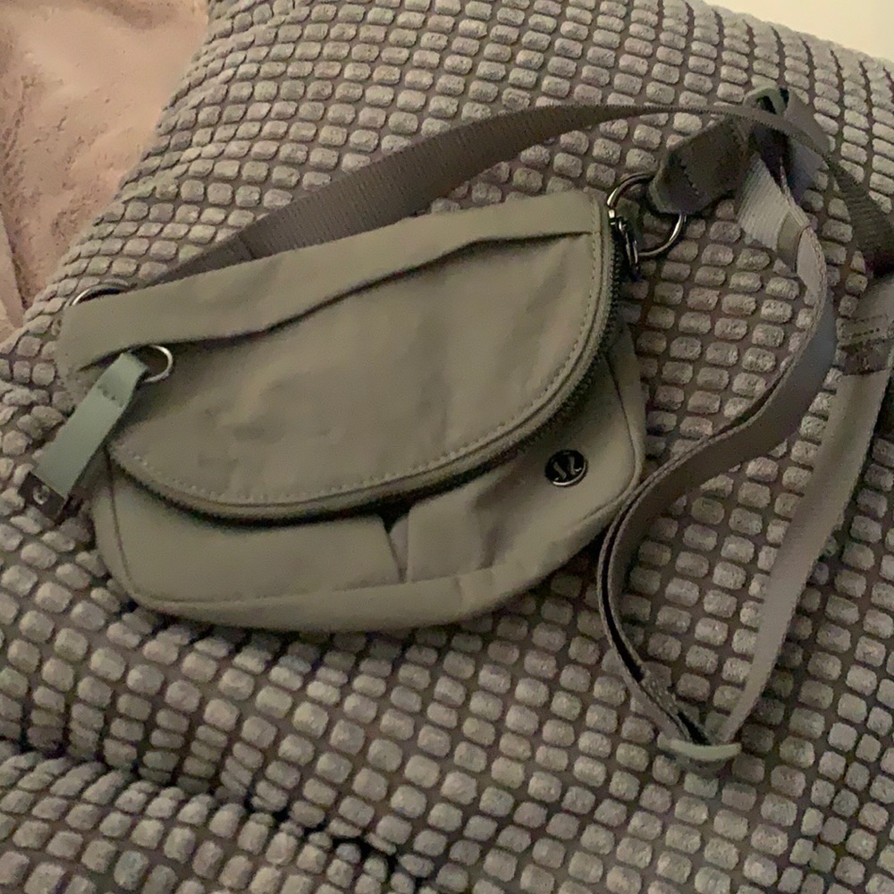Lululemon micro festival bag